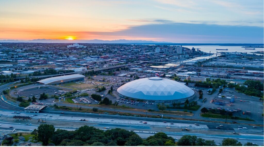 Freight Consolidation vs. Dedicated Delivery: Which Saves More Money for Washington Businesses? aerial view of city skyline | freight consolidation